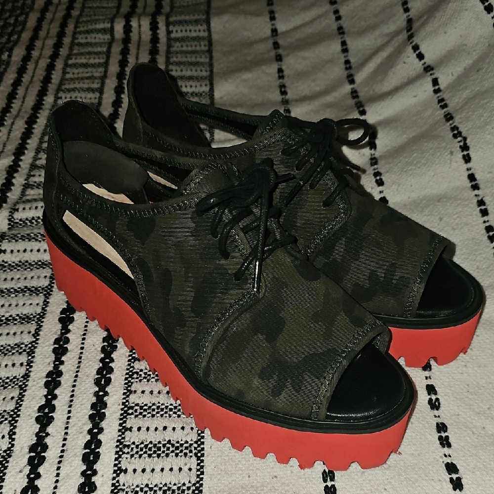 Camouflage Platform Lace-Up Women's Shoes